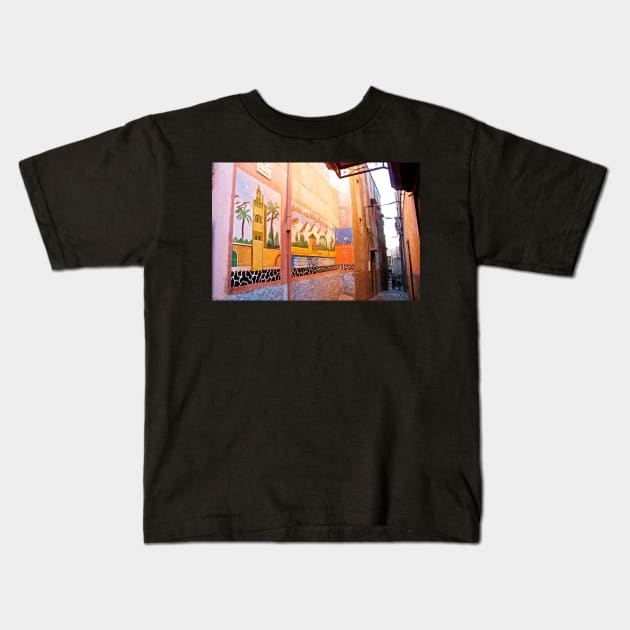 Marrakech - Fresques Kids T-Shirt by rollier